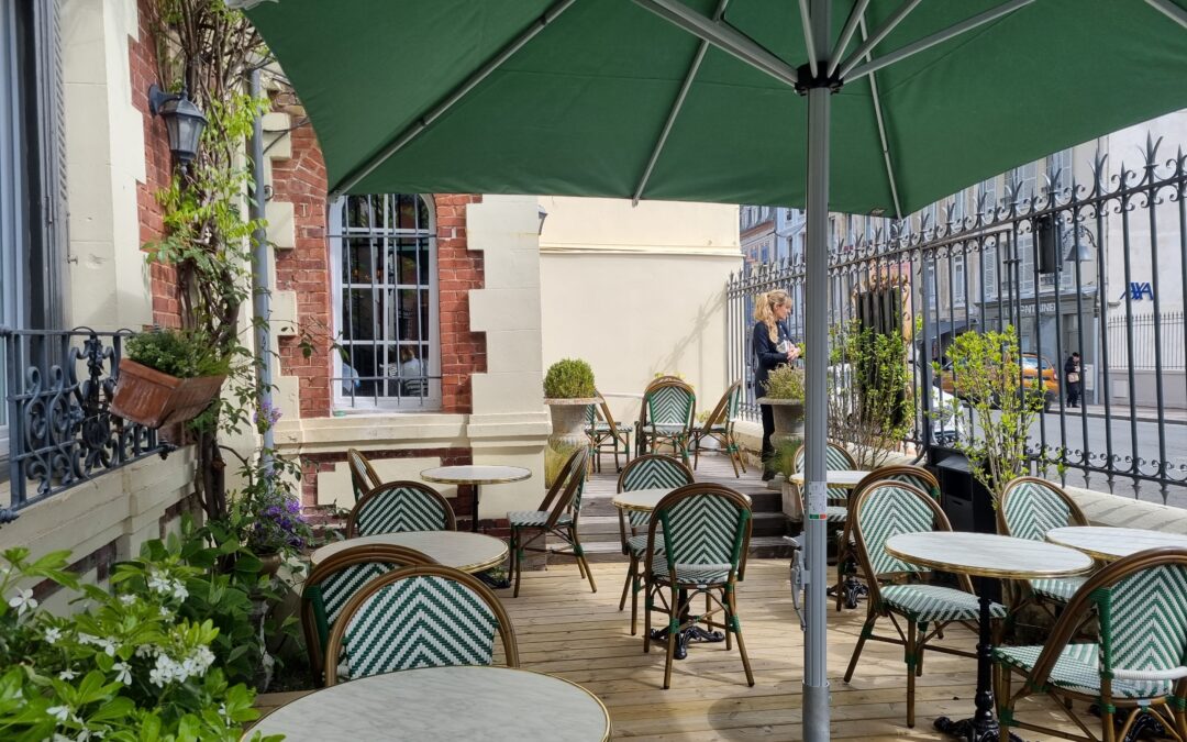 chaises professionnelles pour les terrasses extérieures des restaurants